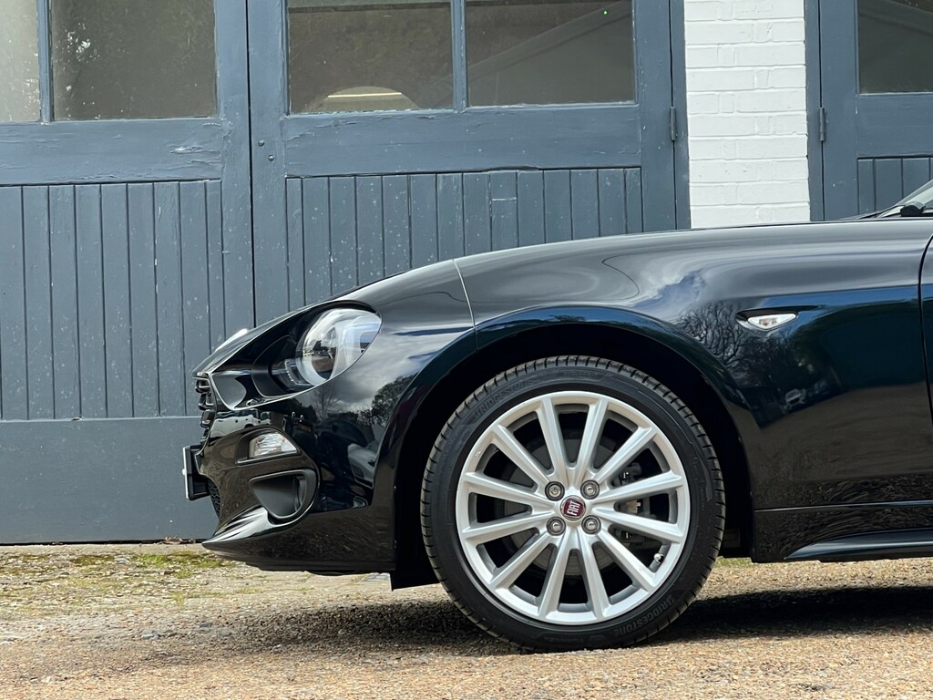 Fiat 124 Spider 1.4 Multiair Lusso Plus Convertible Eur OY18AUW Black #3