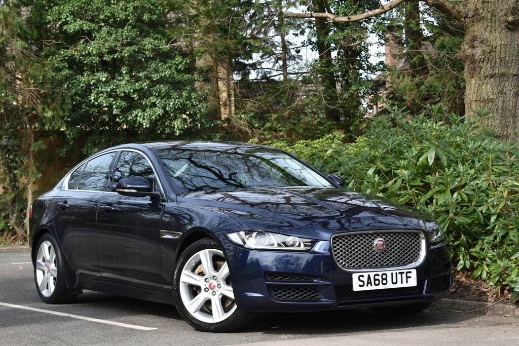 Jaguar XE 2.0 L Portfoliopanoramic Sunroof Blue