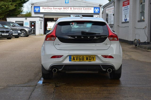Volvo V40 1.5 T2 Gpf R-design Nav Plus Hatchback AV68WDY White #6
