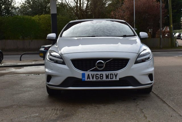 Volvo V40 1.5 T2 Gpf R-design Nav Plus Hatchback AV68WDY White #2
