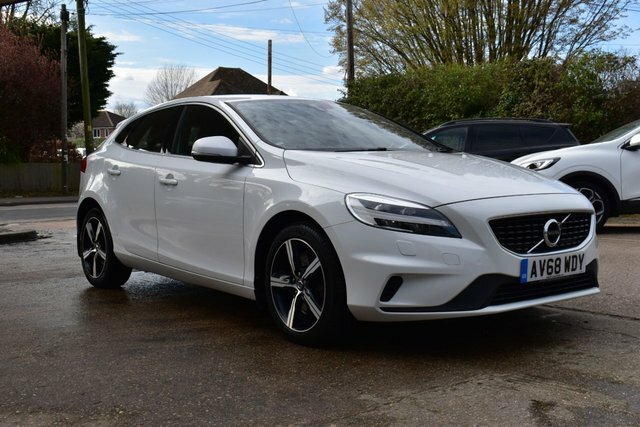 Volvo V40 1.5 T2 Gpf R-design Nav Plus Hatchback White