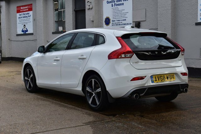Volvo V40 1.5 T2 Gpf R-design Nav Plus Hatchback AV68WDY White #5