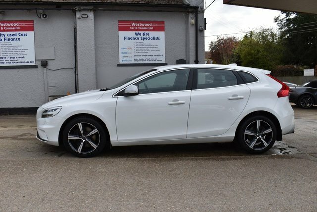 Volvo V40 1.5 T2 Gpf R-design Nav Plus Hatchback AV68WDY White #4