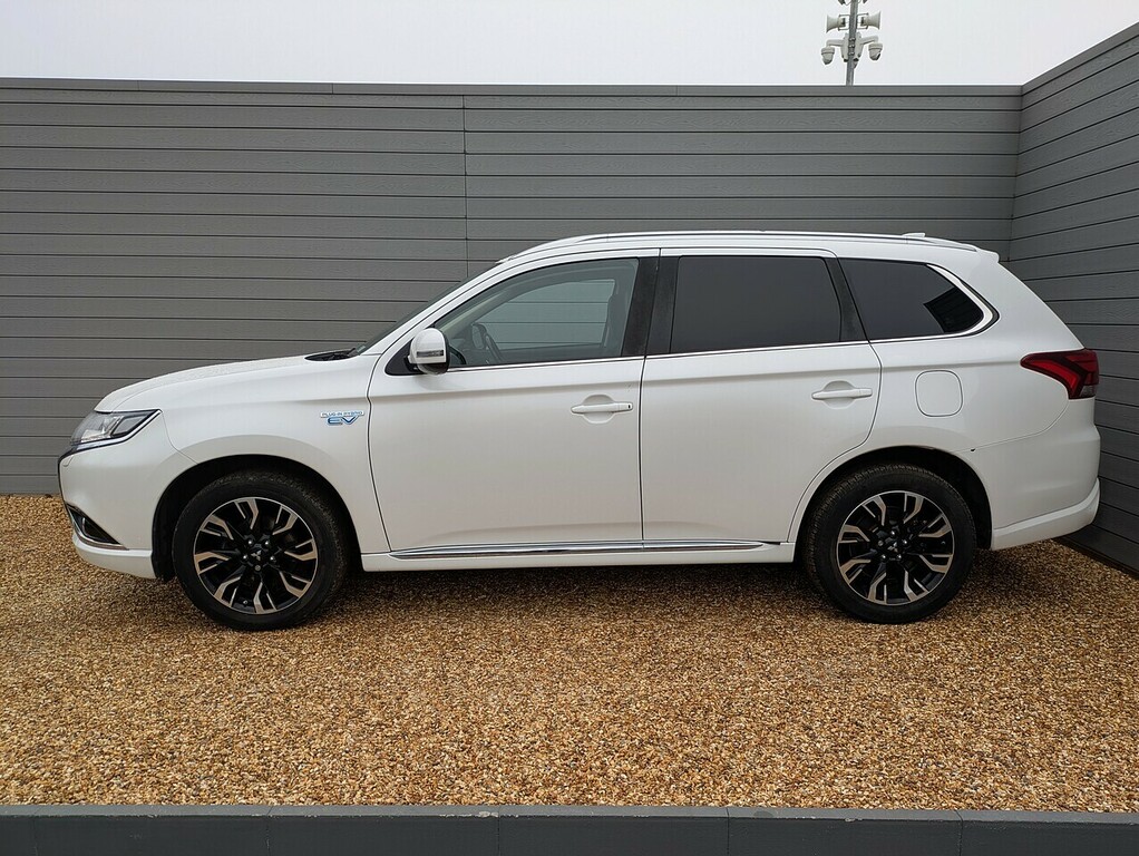 Mitsubishi Outlander Juro DV68EJU White #6