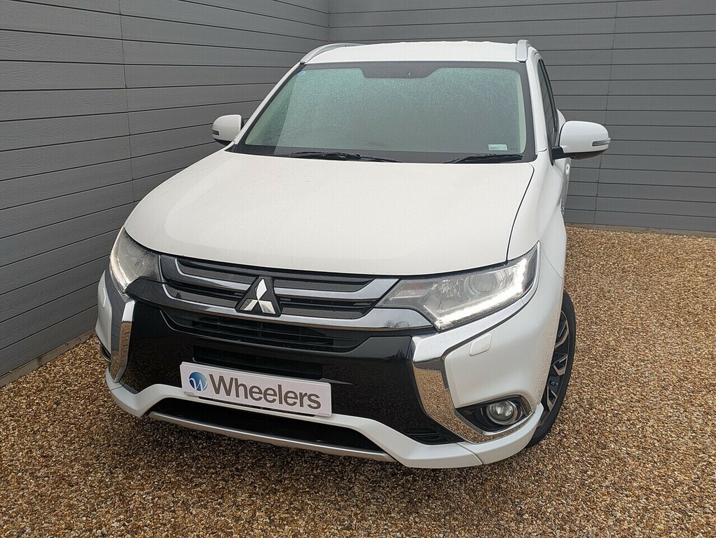 Mitsubishi Outlander Juro DV68EJU White #4