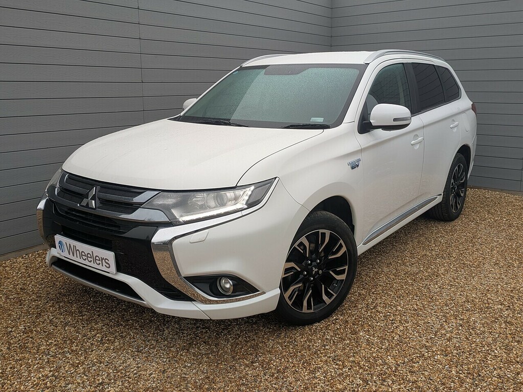 Mitsubishi Outlander Juro White