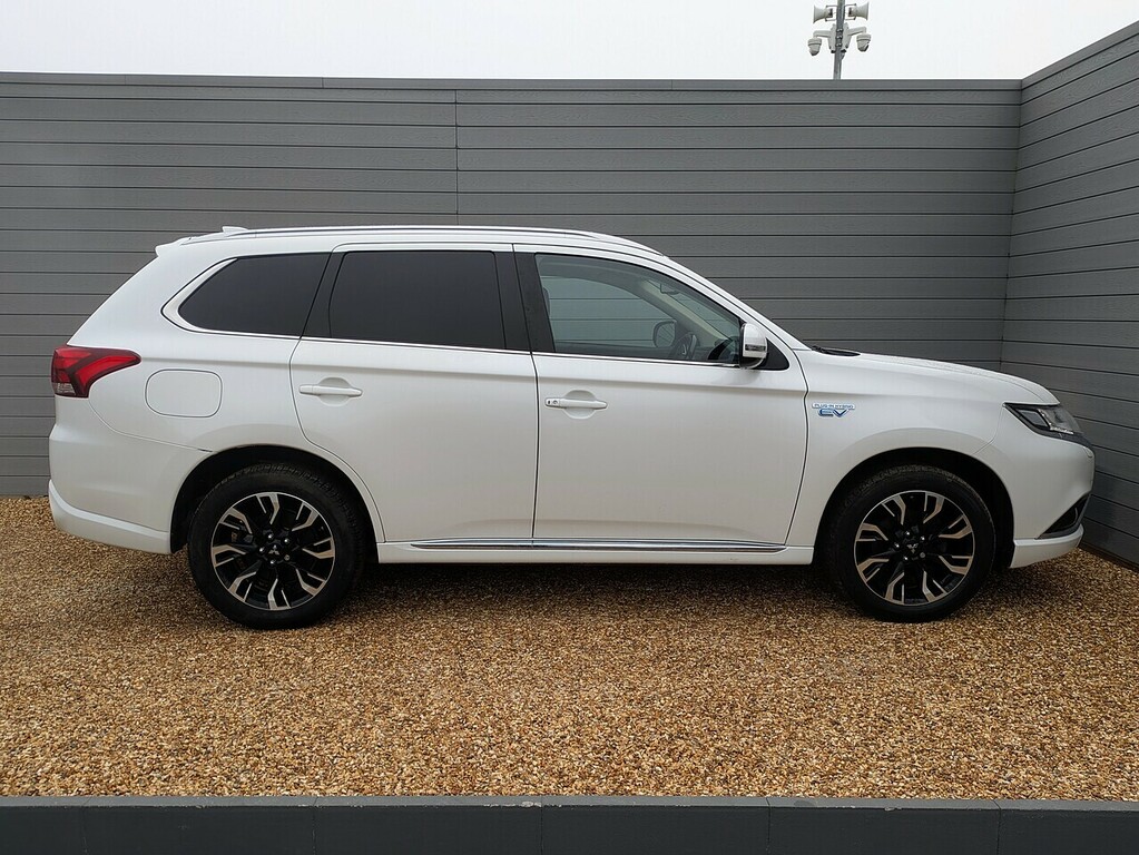 Mitsubishi Outlander Juro DV68EJU White #5