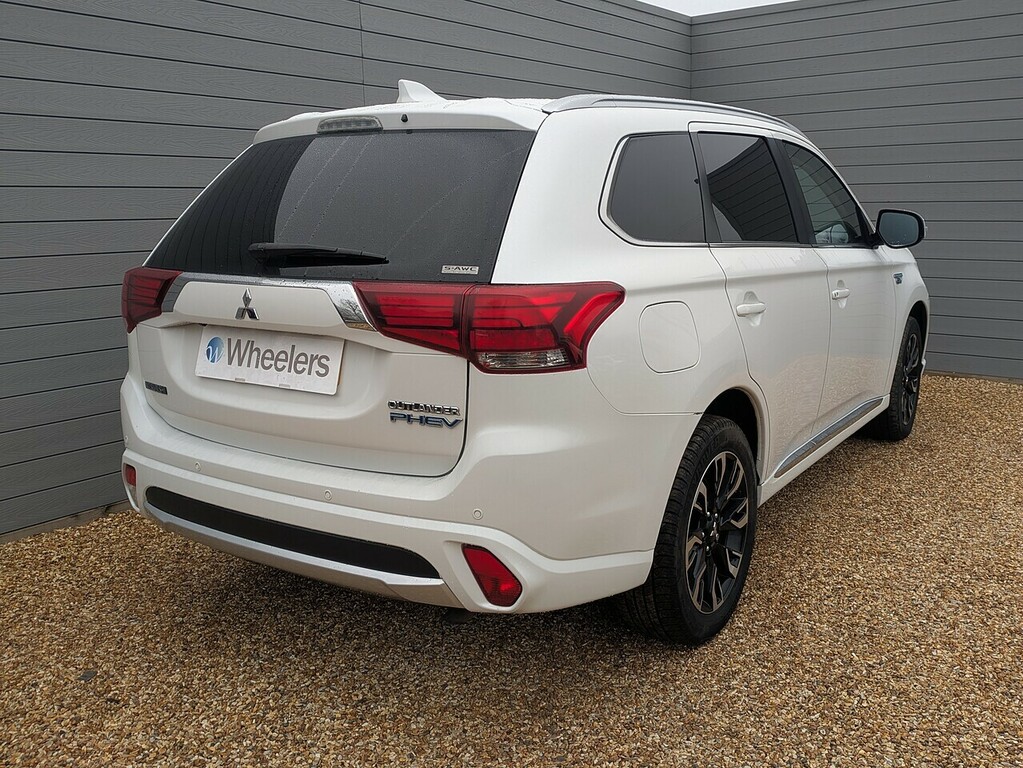 Mitsubishi Outlander Juro DV68EJU White #3