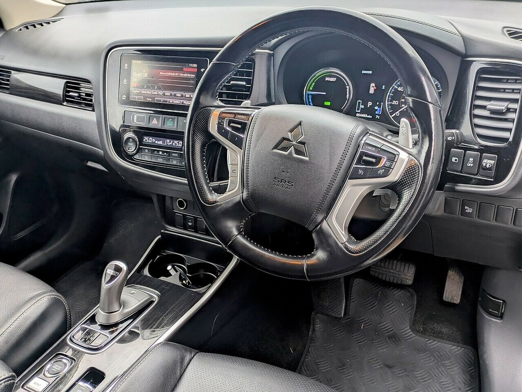 Mitsubishi Outlander Juro DV68EJU White #2