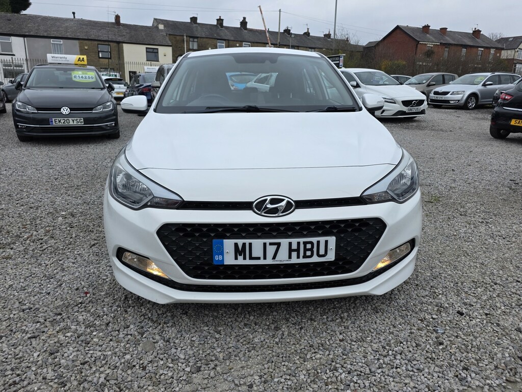Hyundai I20 Hatchback 1.2 I20 Se 1.2 84Ps My17 201717 White