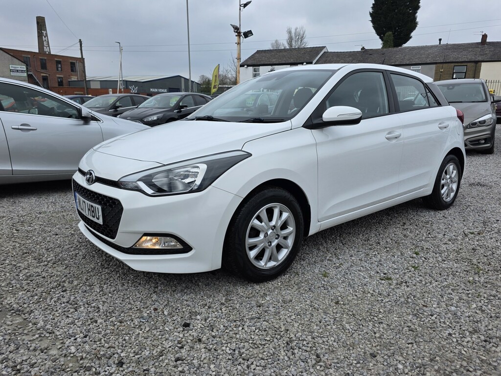 Hyundai I20 Hatchback 1.2 I20 Se 1.2 84Ps My17 201717 ML17HBU White #3