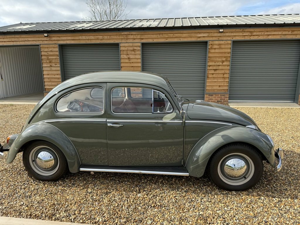 Volkswagen Beetle Saloon Green #3