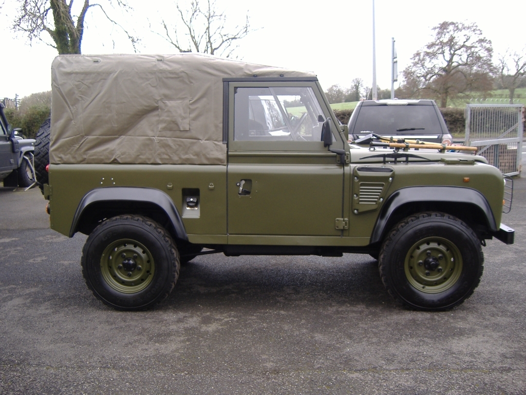 Land Rover Defender 90 Suv #17