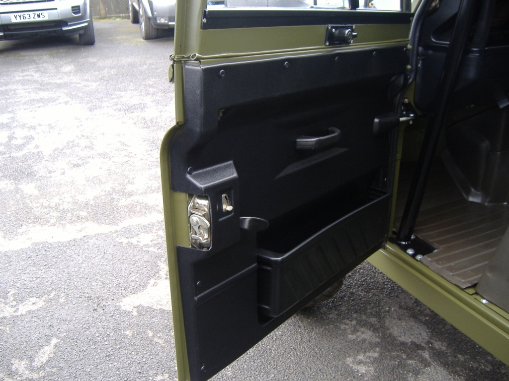 Land Rover Defender 90 Suv #7