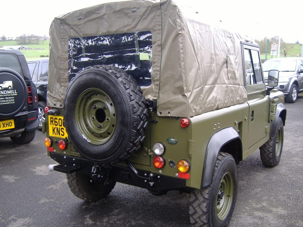 Land Rover Defender 90 Suv #12