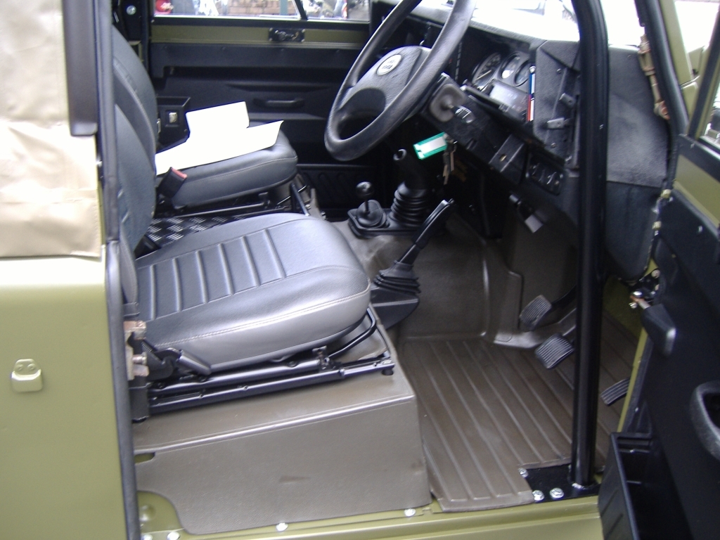 Land Rover Defender 90 Suv #14