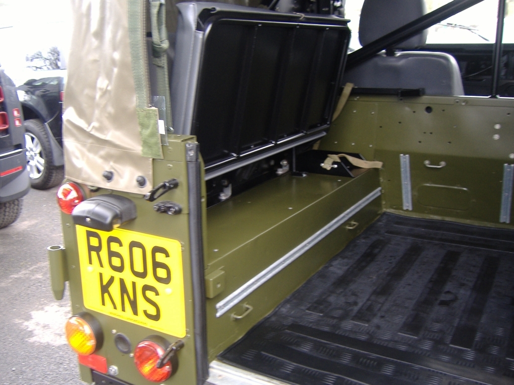 Land Rover Defender 90 Suv #10