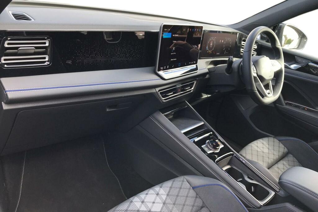 Volkswagen Tiguan 1.5 Etsi 150 R-line Dsg RF75DYX Black #2