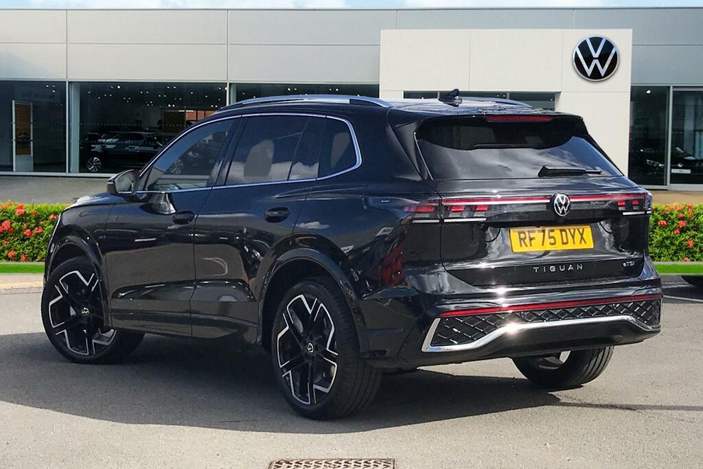 Volkswagen Tiguan 1.5 Etsi 150 R-line Dsg RF75DYX Black #3