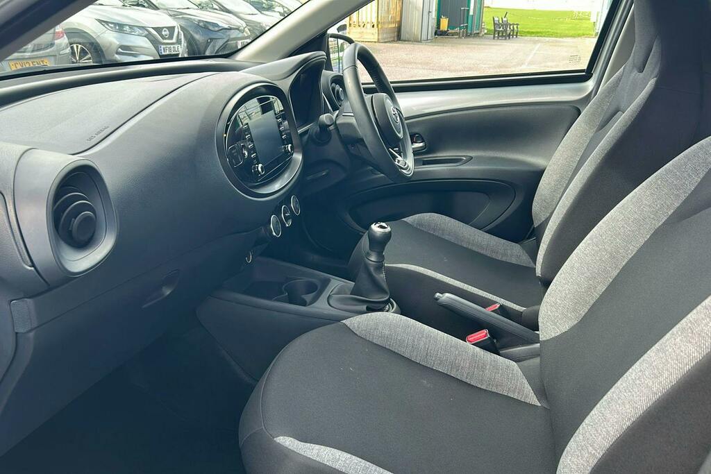 Toyota Aygo X 1.0 Vvt I Pure Hatchback LV23PLU Silver #3