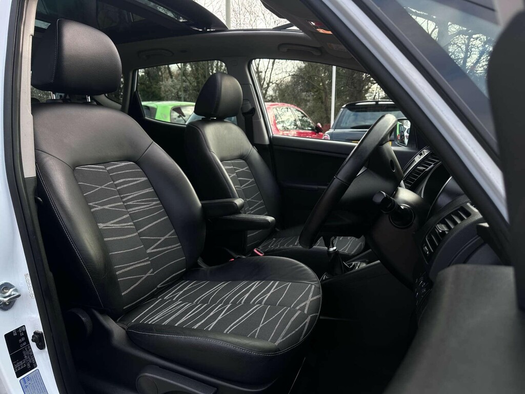 Kia Venga 1.6 4 Isg White #5