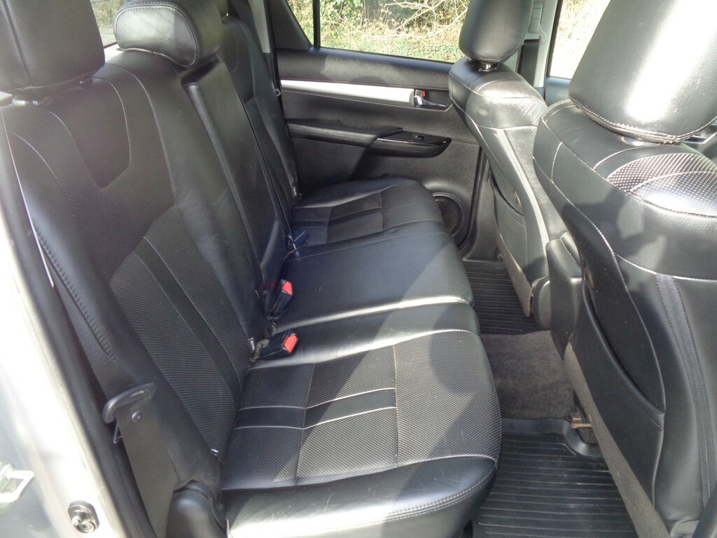 Toyota HILUX 2.4 D-4d Invincible X Silver #4