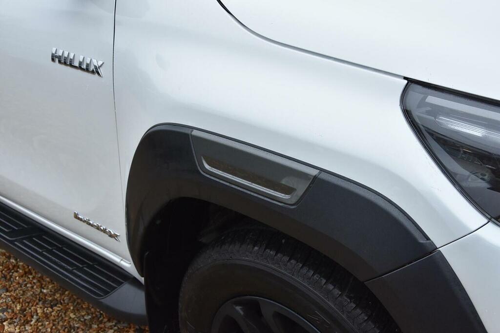 Toyota HILUX 2.8 D-4d-h Invincible X 4Wd Euro 6 White #6