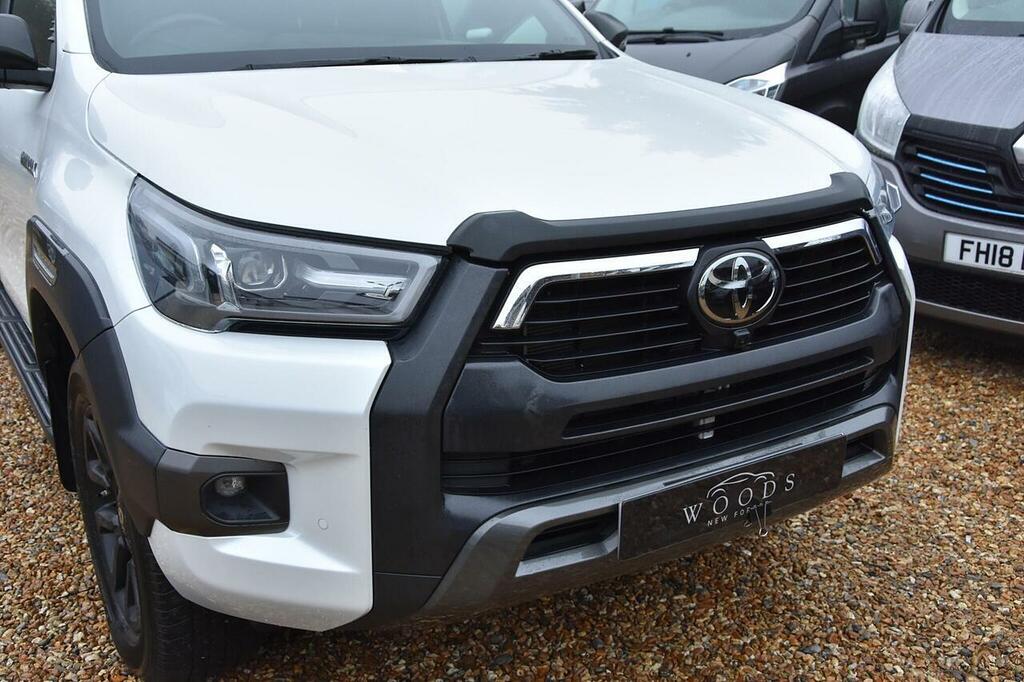 Toyota HILUX 2.8 D-4d-h Invincible X 4Wd Euro 6 White #3