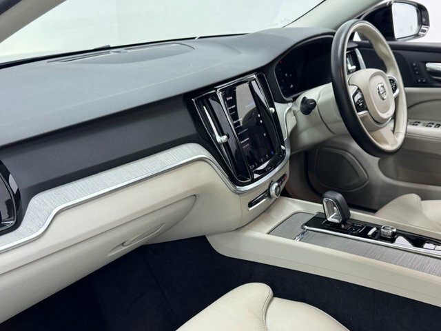 Volvo V60 2023 2.0 B4 Mhev Plus Estate Hybrid Dct WD72RHZ Silver #4