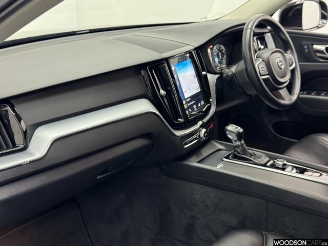 Volvo XC60 2018 2.0 T5 Momentum Suv Awd Euro YJ68XYC Black #3