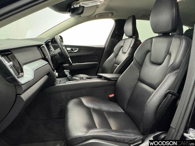Volvo XC60 2018 2.0 T5 Momentum Suv Awd Euro YJ68XYC Black #4