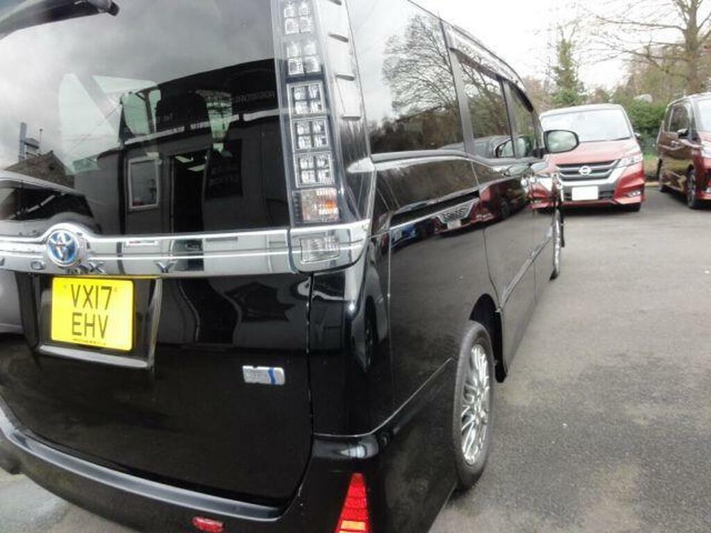 Toyota Voxy 1.8 Black #14