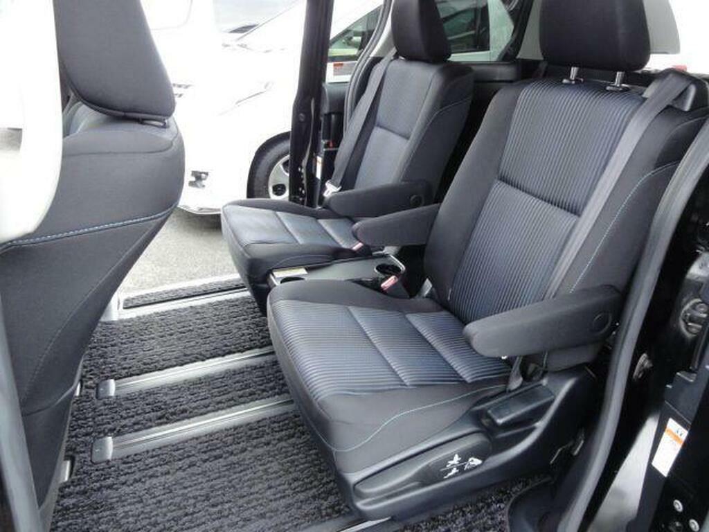 Toyota Voxy 1.8 Black #24