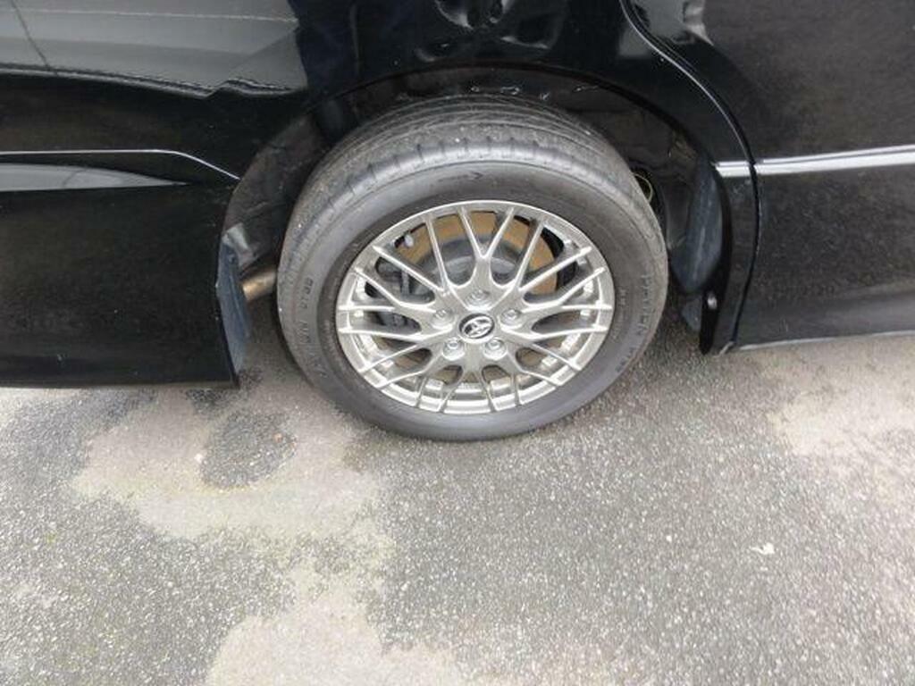 Toyota Voxy 1.8 Black #18