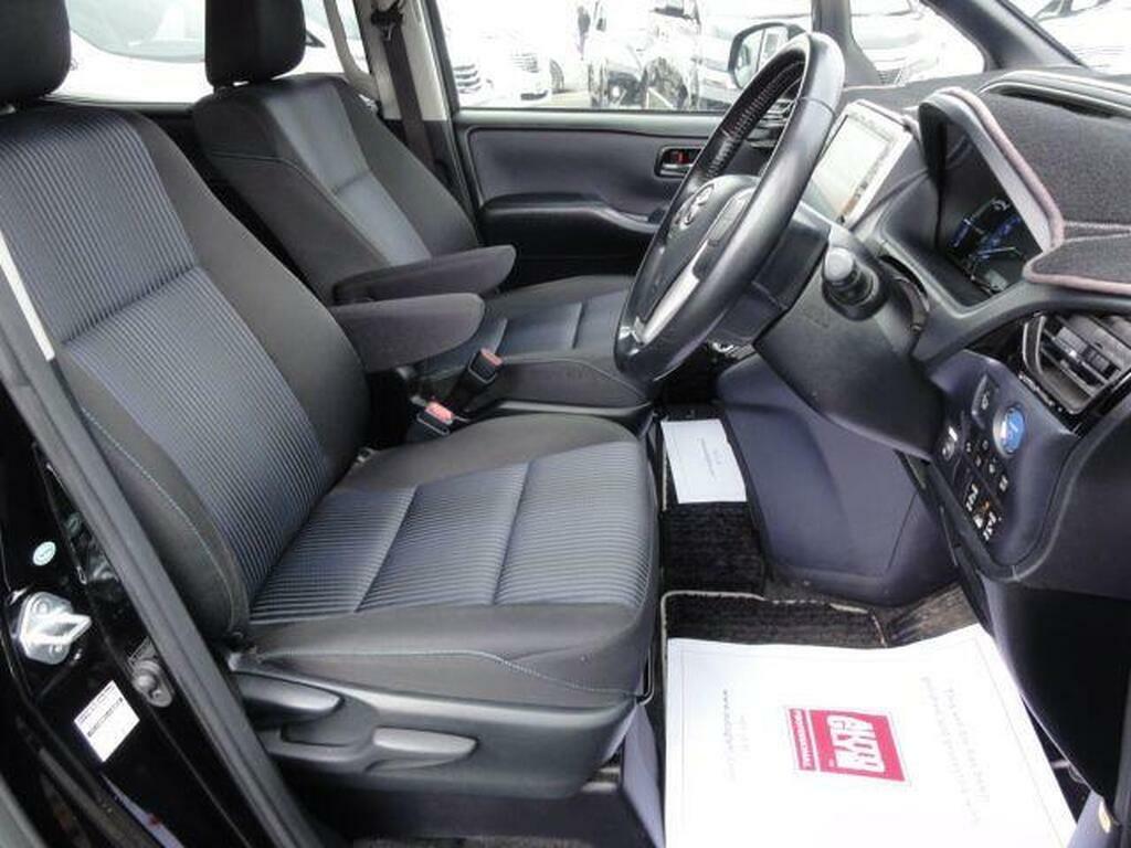 Toyota Voxy 1.8 Black #16