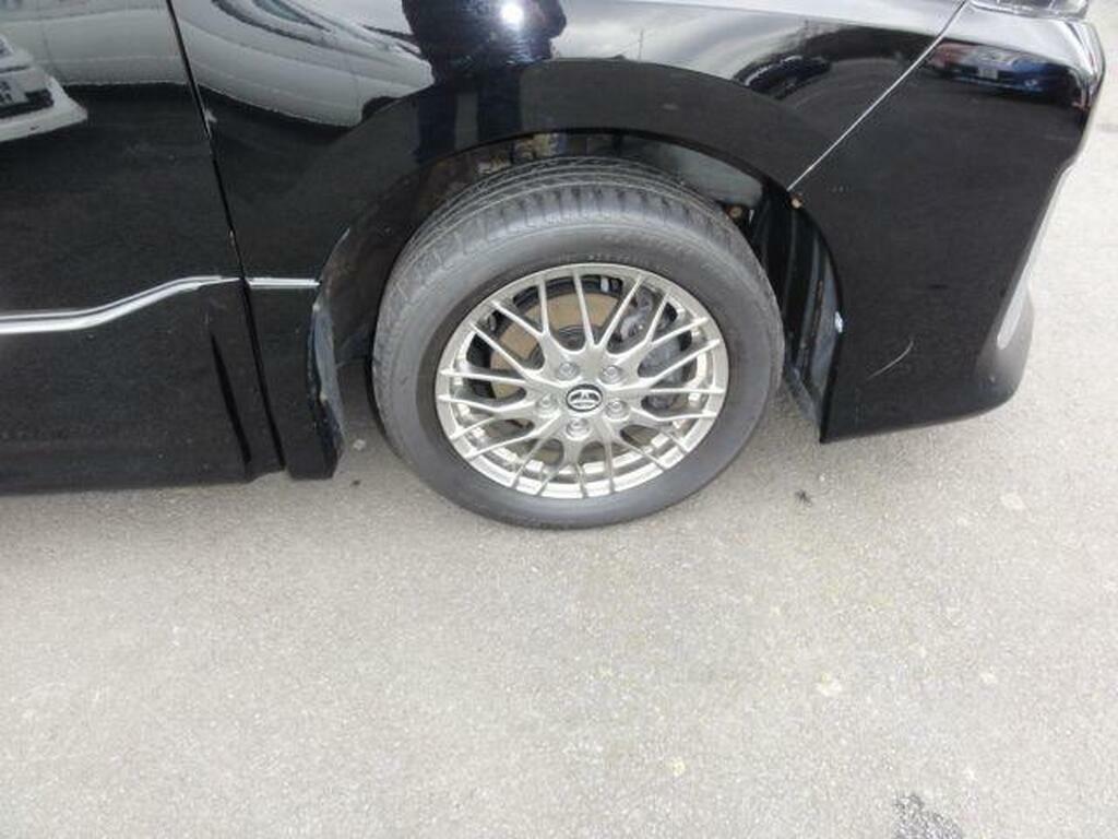 Toyota Voxy 1.8 Black #21