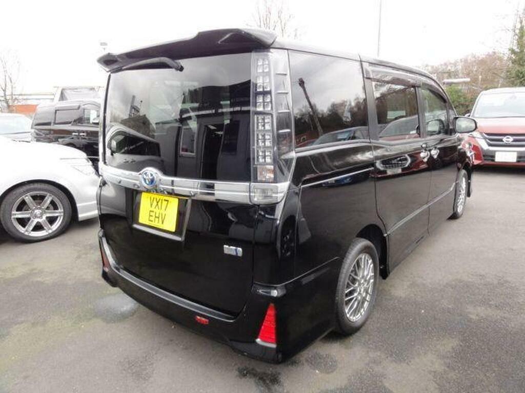 Toyota Voxy 1.8 Black #13