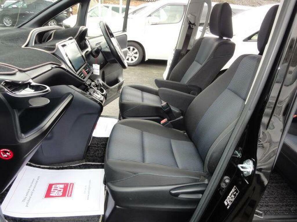 Toyota Voxy 1.8 Black #26