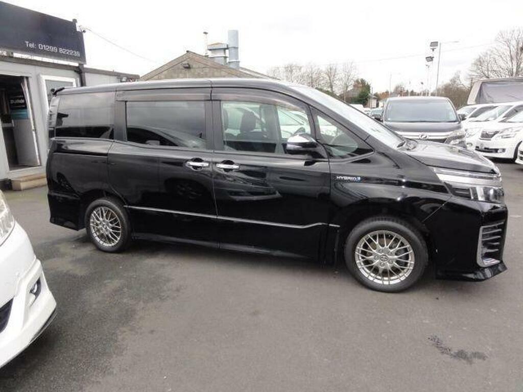 Toyota Voxy 1.8 Black #12