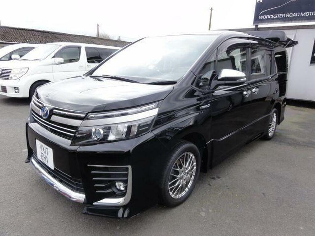 Toyota Voxy 1.8 Black #1