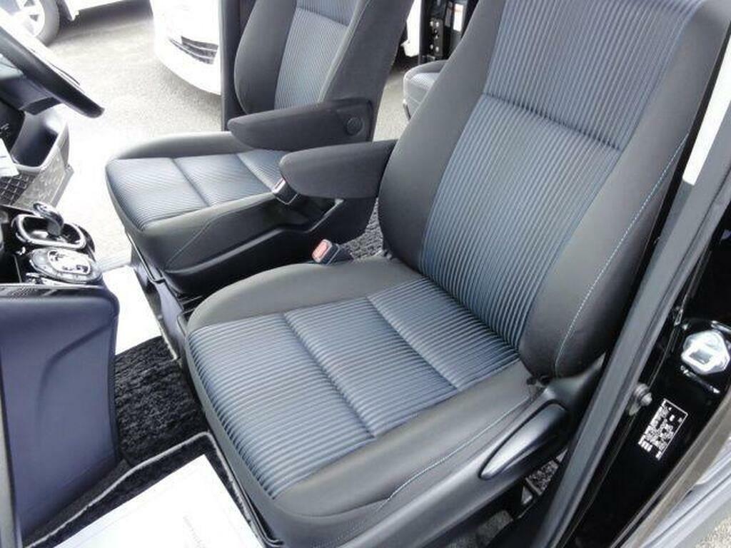 Toyota Voxy 1.8 Black #27