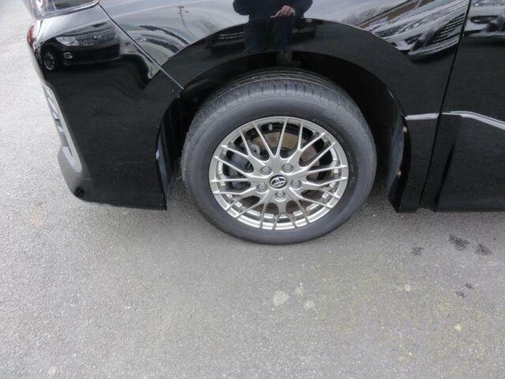 Toyota Voxy 1.8 Black #20