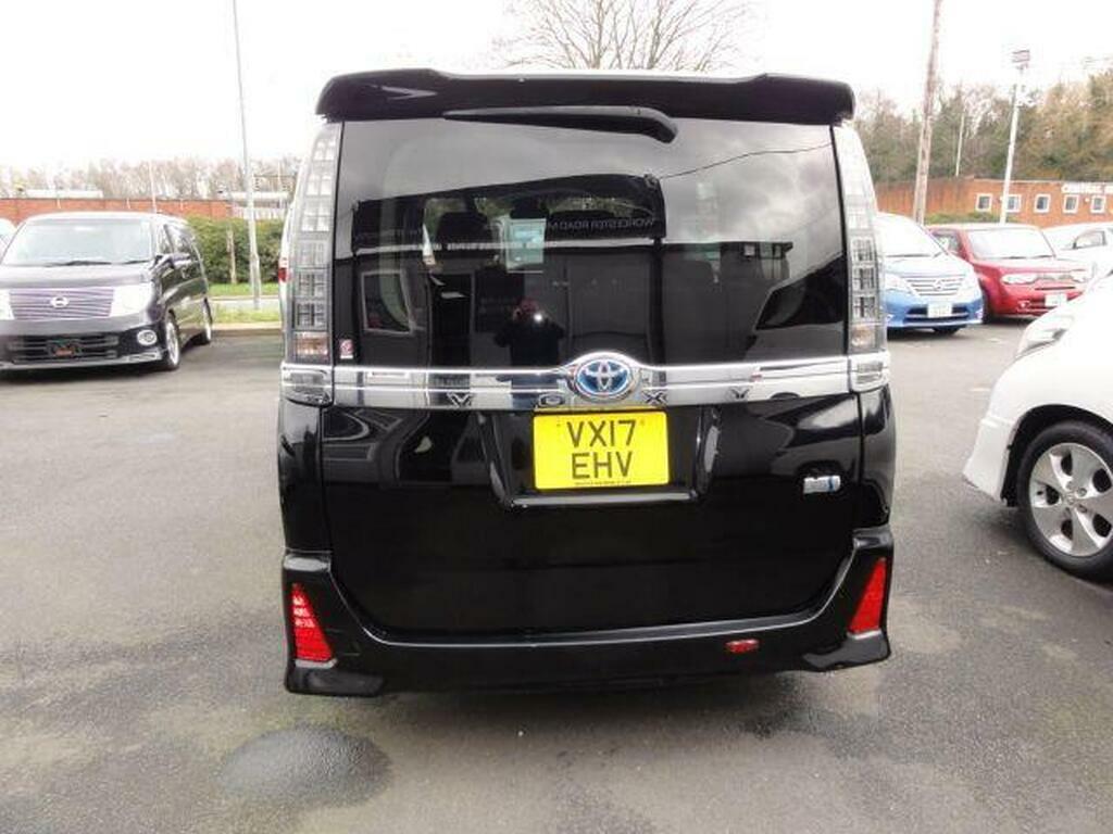 Toyota Voxy 1.8 Black #11