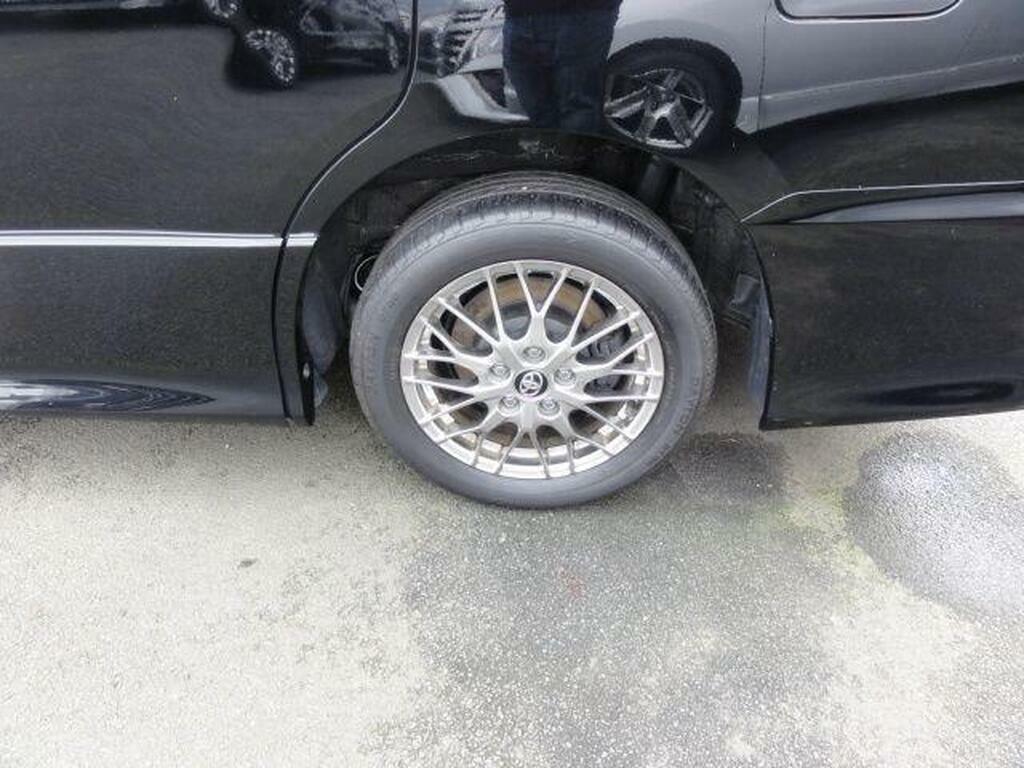 Toyota Voxy 1.8 Black #19