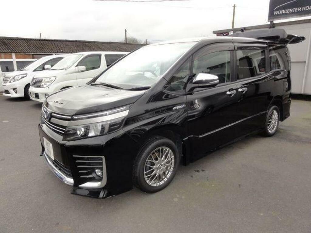 Toyota Voxy 1.8 Black #7
