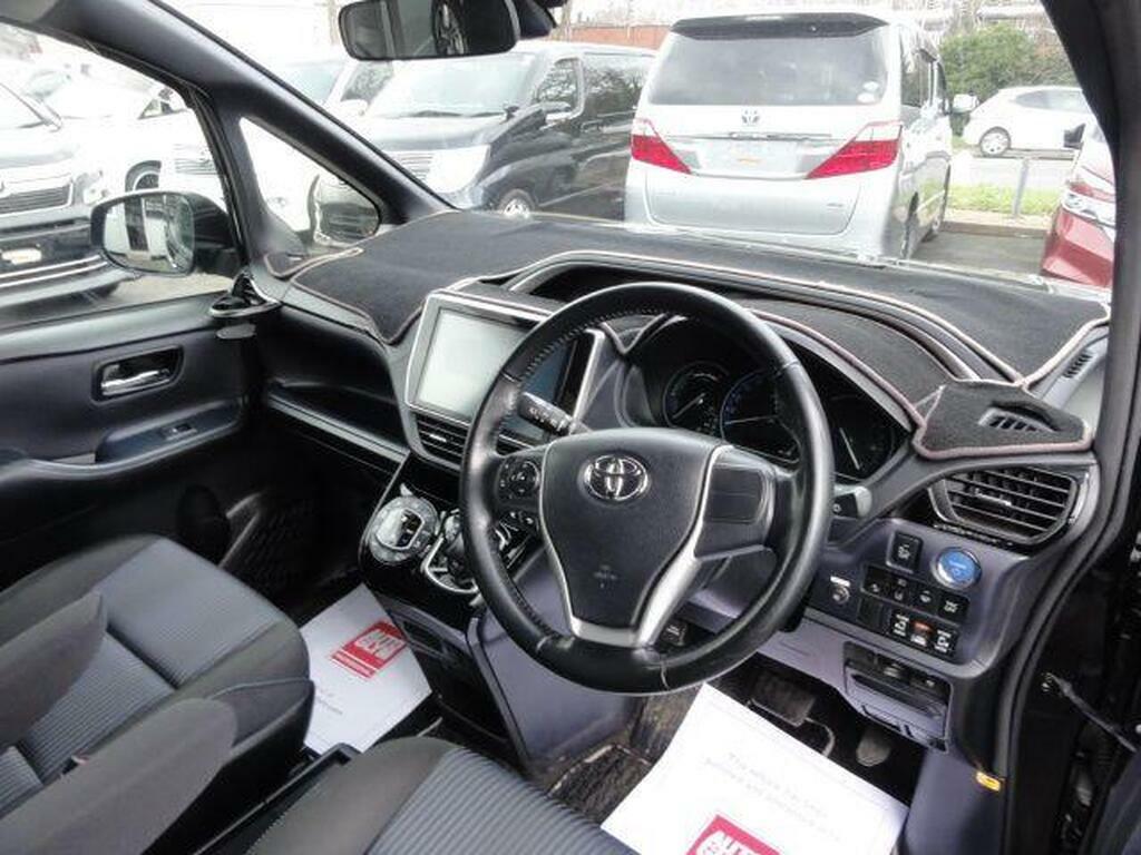 Toyota Voxy 1.8 Black #15