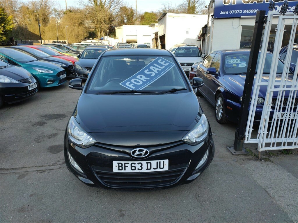 Hyundai I20 1.4 Crdi Blue Drive Active Euro 5 Ss Black #2