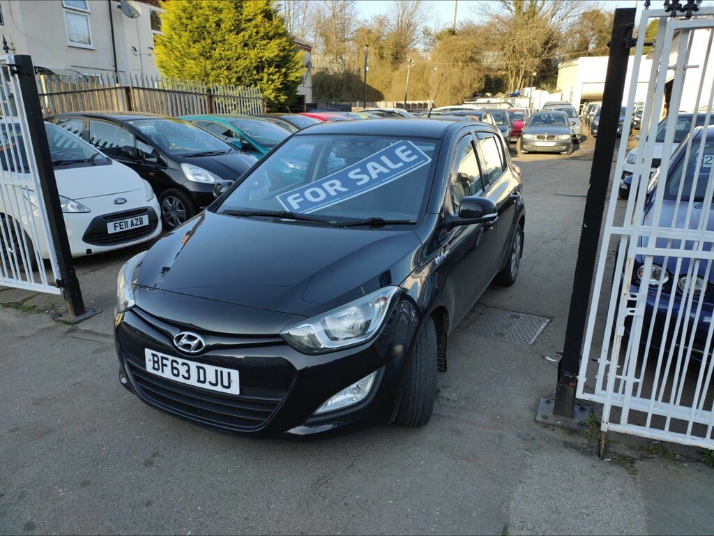 Hyundai I20 1.4 Crdi Blue Drive Active Euro 5 Ss Black #4