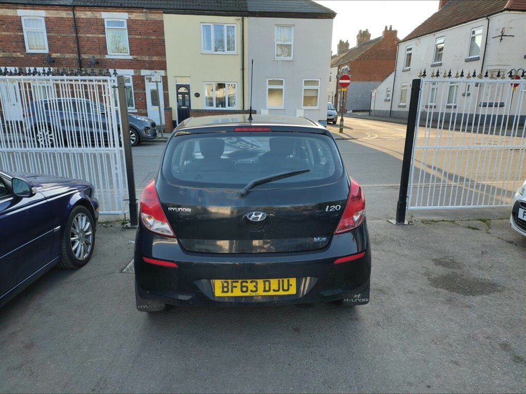 Hyundai I20 1.4 Crdi Blue Drive Active Euro 5 Ss Black #5