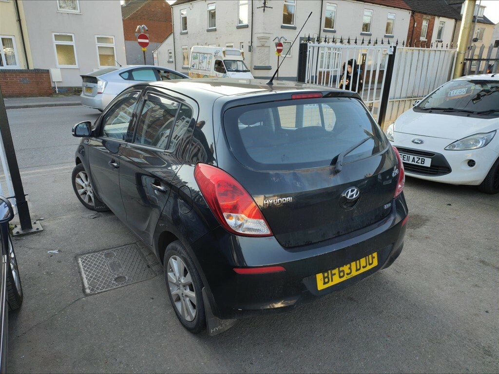 Hyundai I20 1.4 Crdi Blue Drive Active Euro 5 Ss Black #3